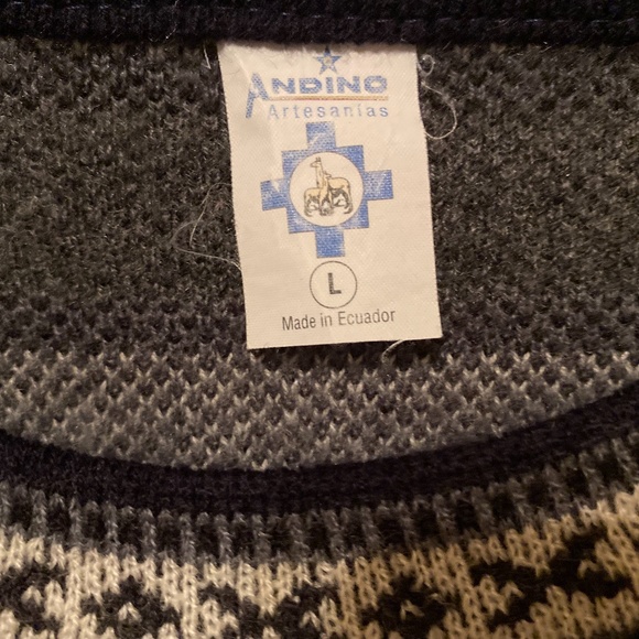 Authentic Ecuadorian Sweater-like new - Picture 4 of 6